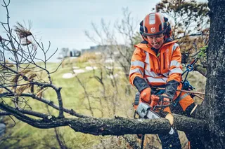 Husqvarna T542i XP® Battery treecare chainsaw