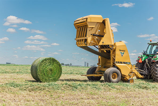 Vermeer 604 Pro G4 Baler