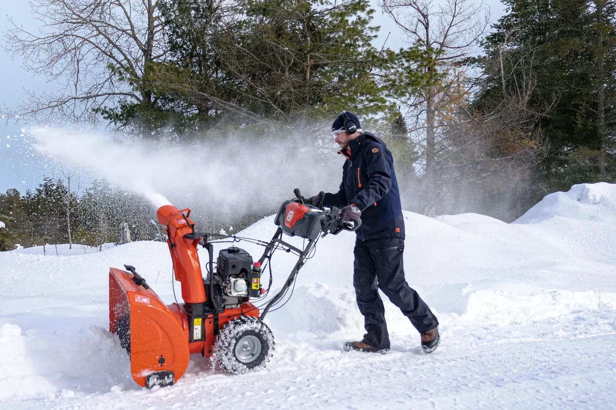 Husqvarna ST 227 Snow Blower