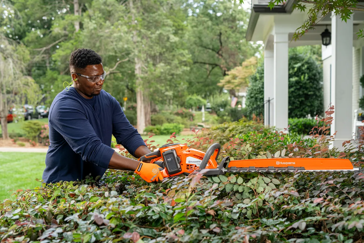 Husqvarna Hedge Master 320iHD60 (battery and charger included)