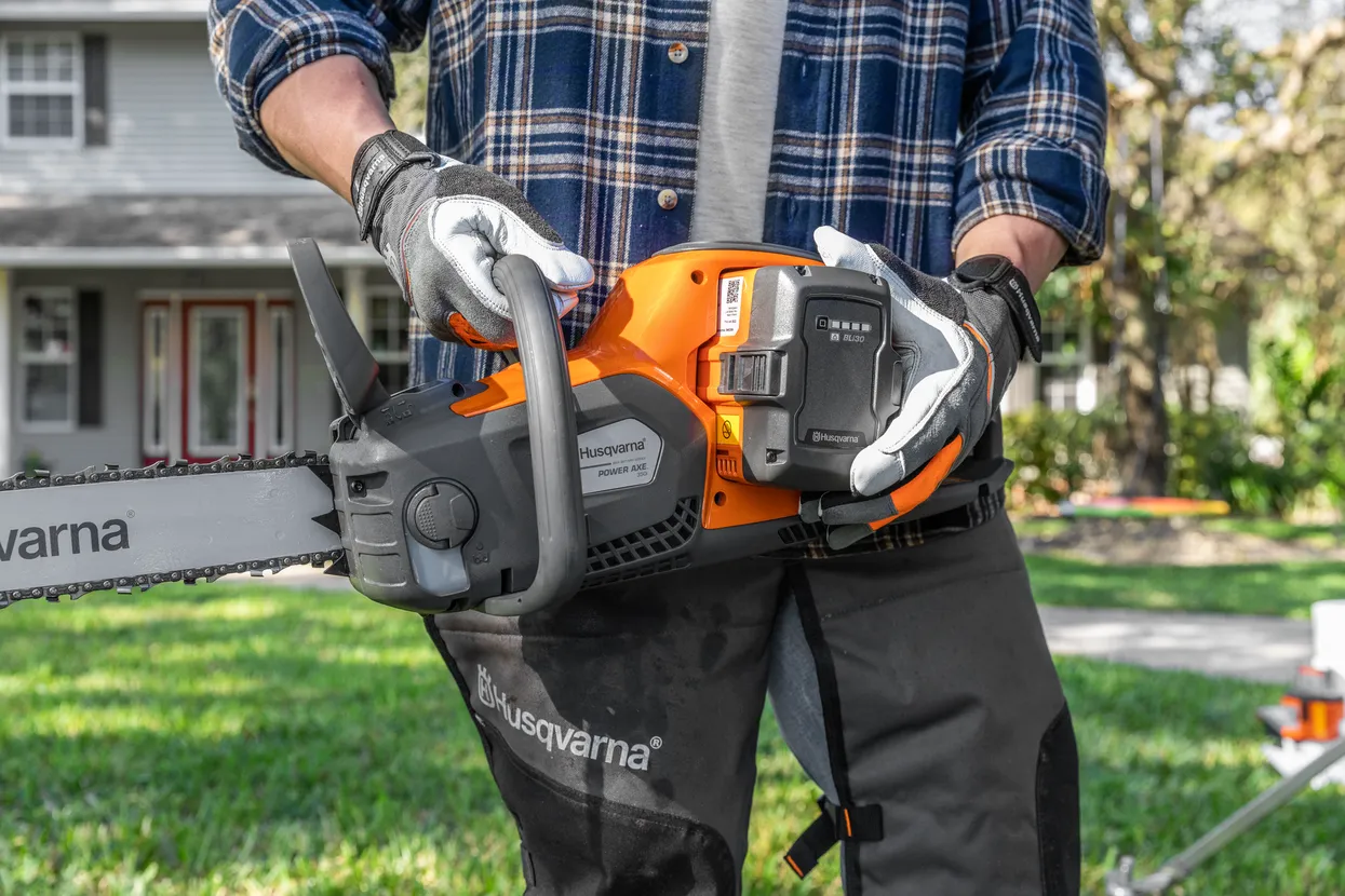 Husqvarna Power Axe 350i Chainsaw (battery and charger included)